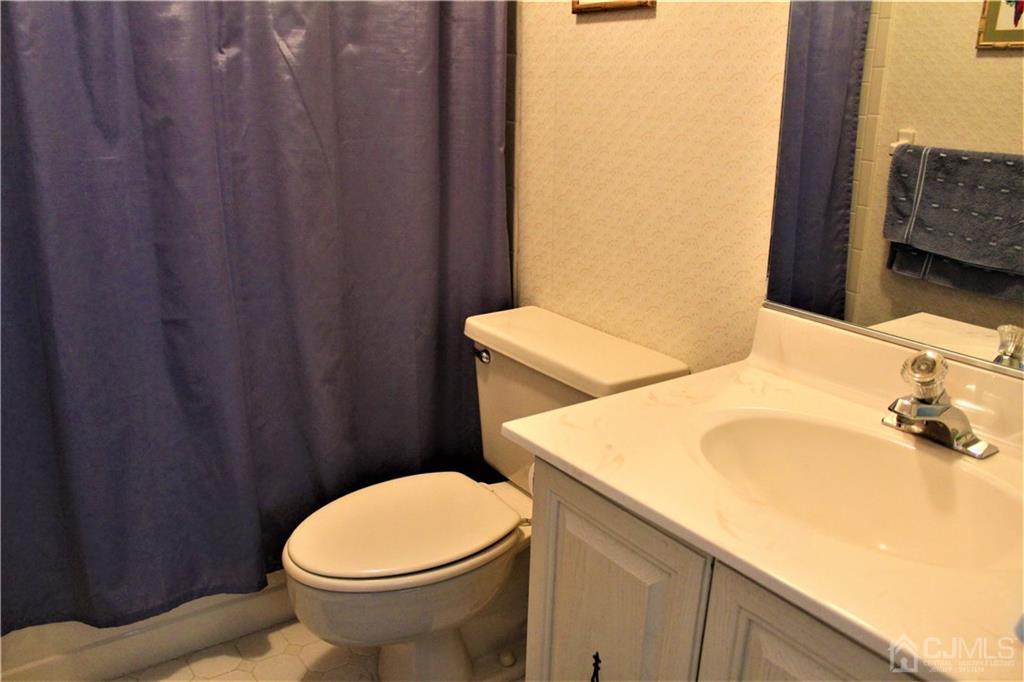 5103 Stonehedge Road, Unit 5103 Edison, NJ 08820 - Photo 17 of 25 a bathroom with a sink and toilet