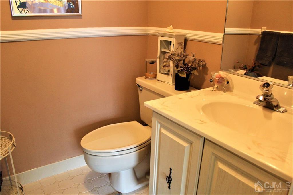 5103 Stonehedge Road, Unit 5103 Edison, NJ 08820 - Photo 23 of 25 a bathroom with a sink and toilet