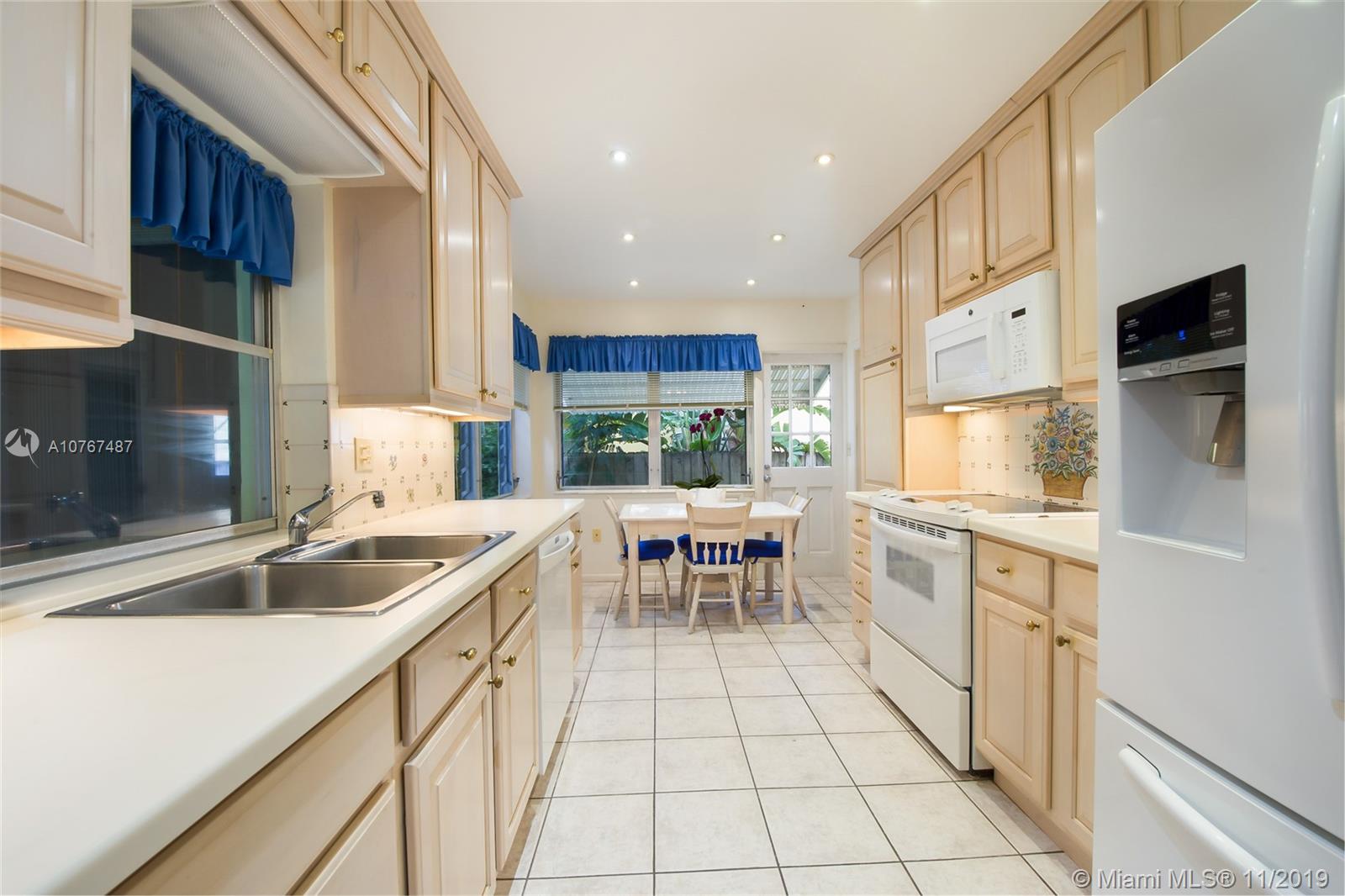 4010 Woodridge Road Miami, FL 33133 - Photo 5 of 12 Eat-In Kitchen