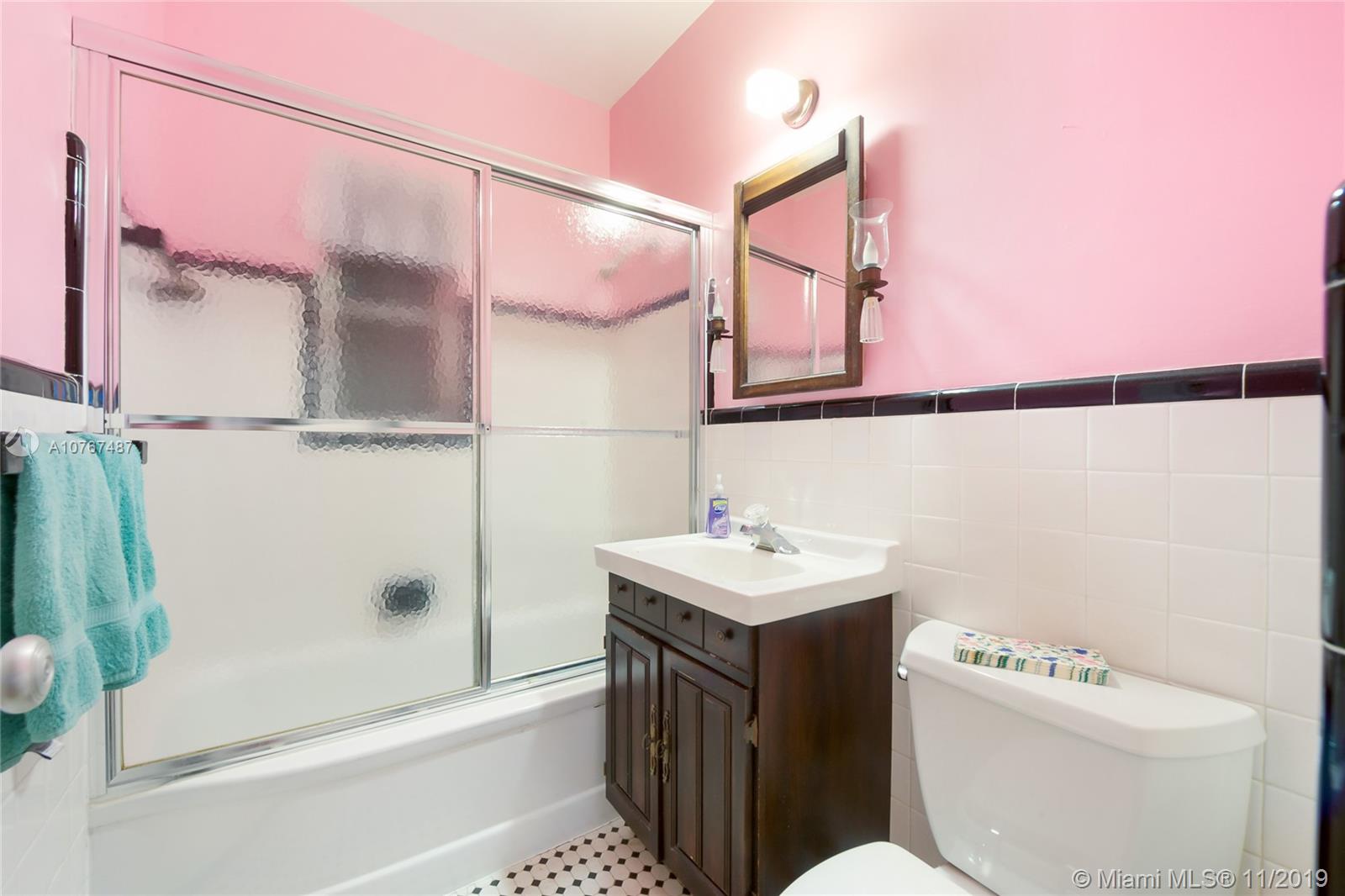 4010 Woodridge Road Miami, FL 33133 - Photo 10 of 12 Art-Deco Guest Bath