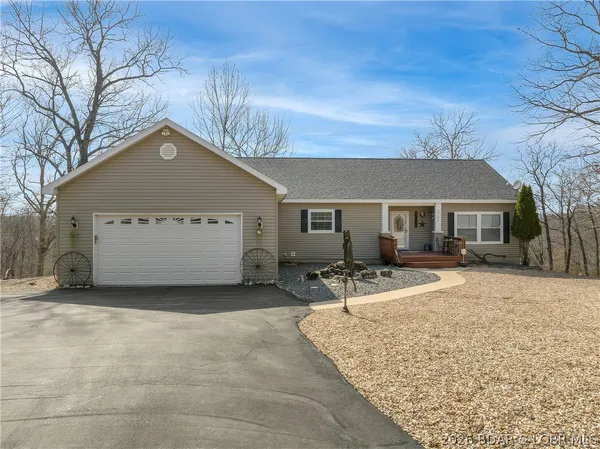 $899,900 | 27652 Happy Hours Drive, Rocky Mount, MO 65072