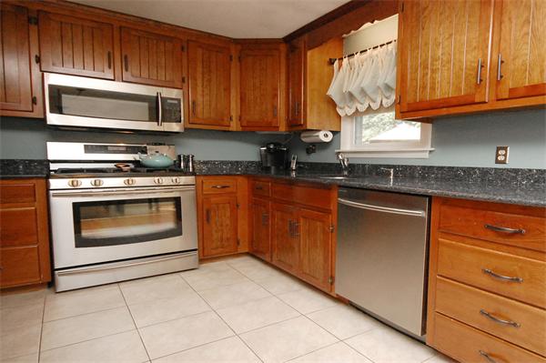 7 Fuller Road Middleton, MA 01949 - Photo 7 of 25 Gallery Image 7