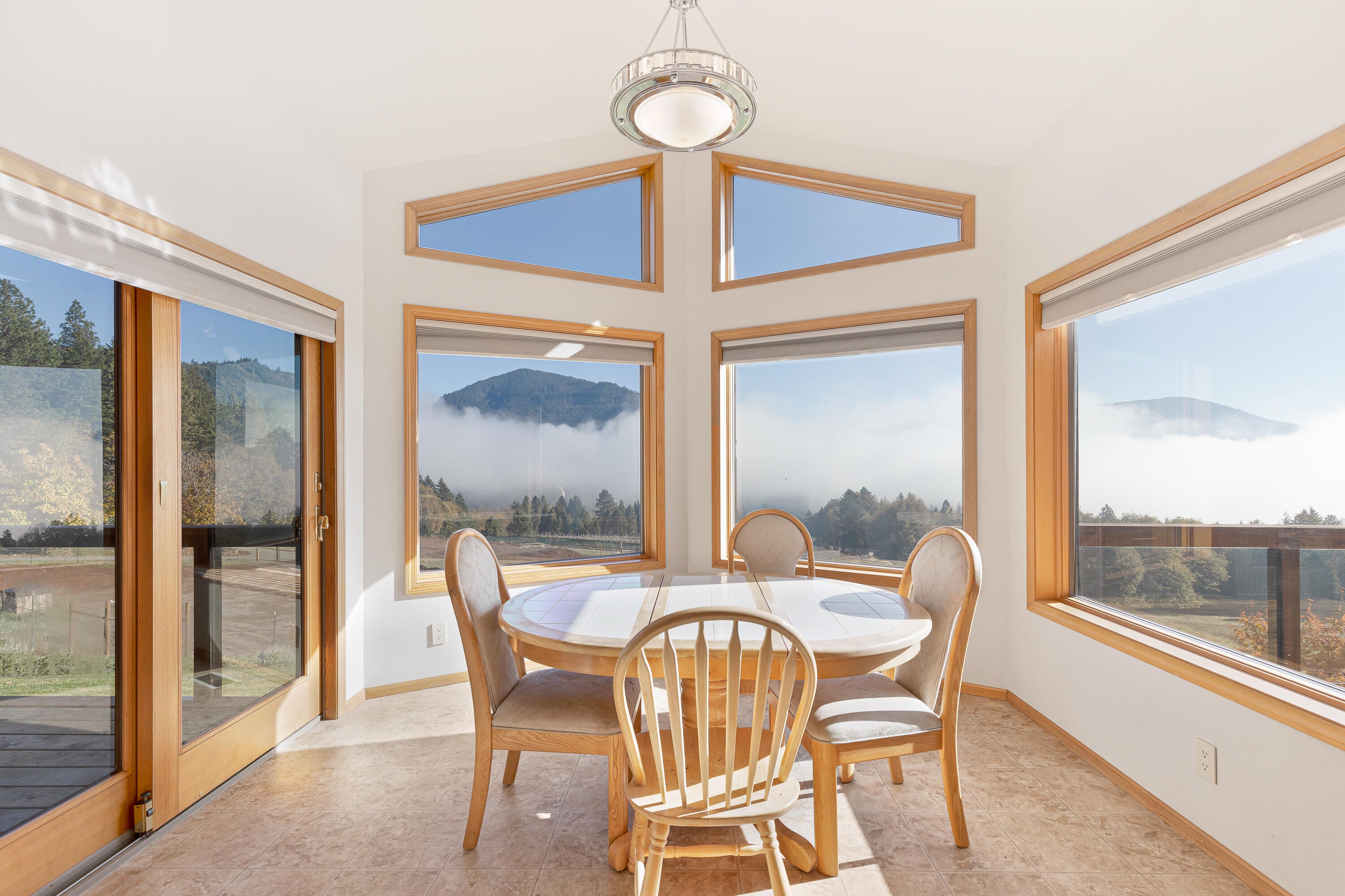 6380 Tunnel Loop Road Grants Pass, OR 97526 - Photo 25 of 83 Dining Area