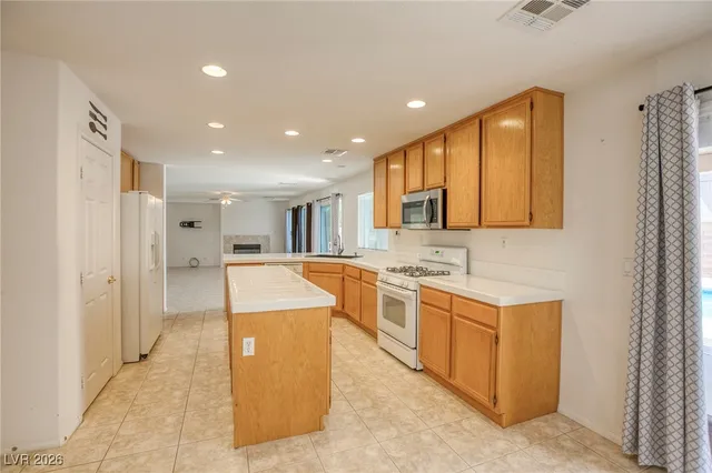 $3,000 | 6519 Giant Oak Street, North Las Vegas, NV 89084