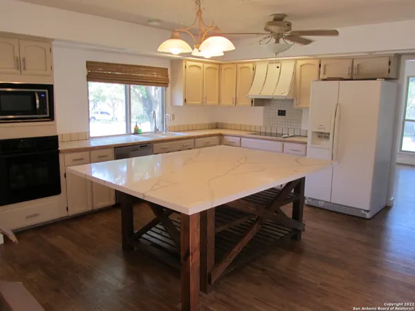 $2,300 | 1947 Encino Belle Street, San Antonio, TX 78259