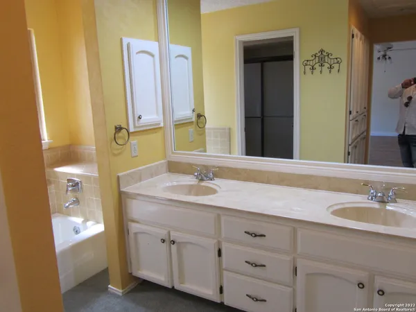 $2,300 | 1947 Encino Belle Street, San Antonio, TX 78259