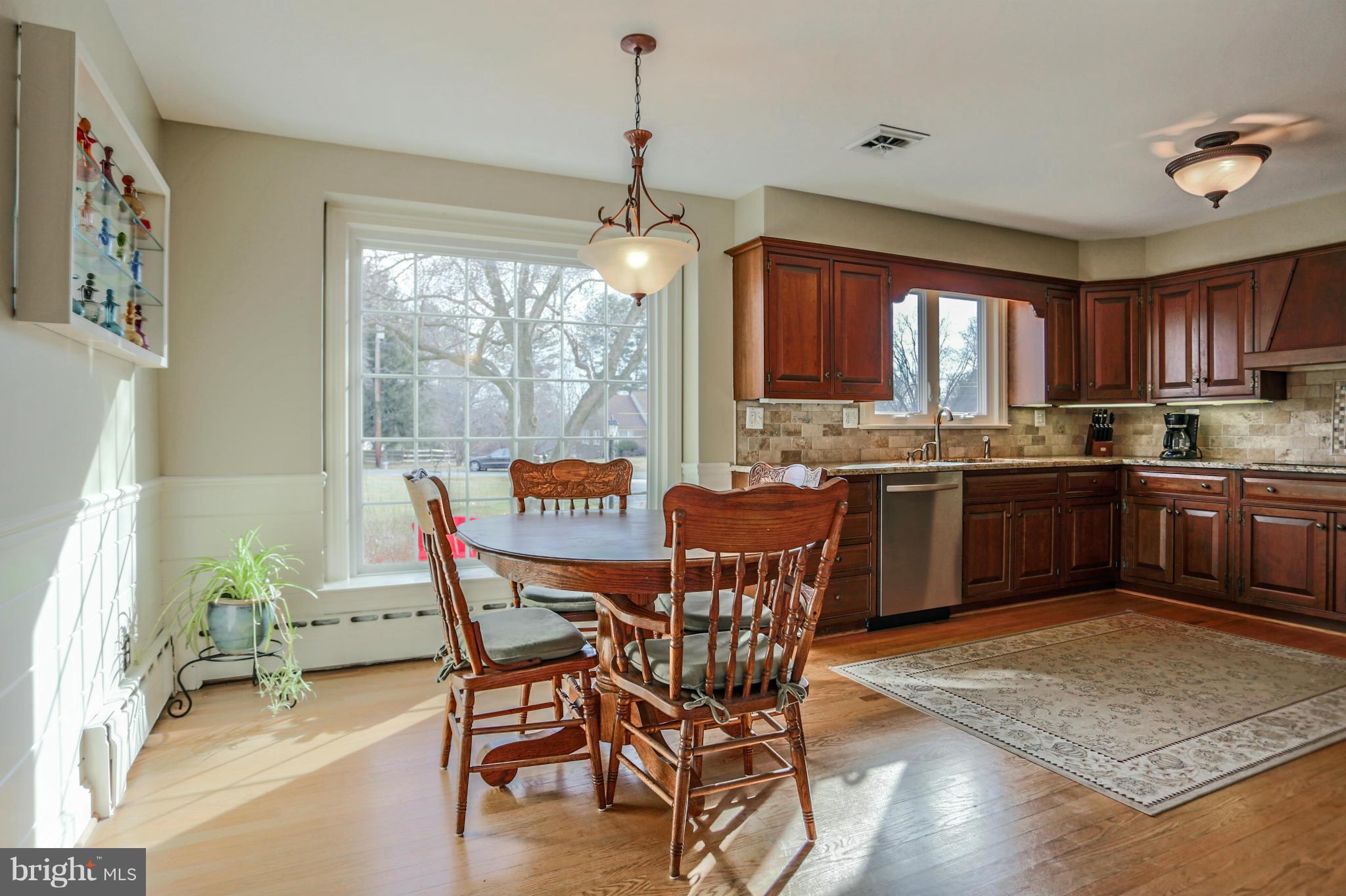 15312 Merrifields Court Silver Spring, MD 20906 - Photo 6 of 30 Sunny table space