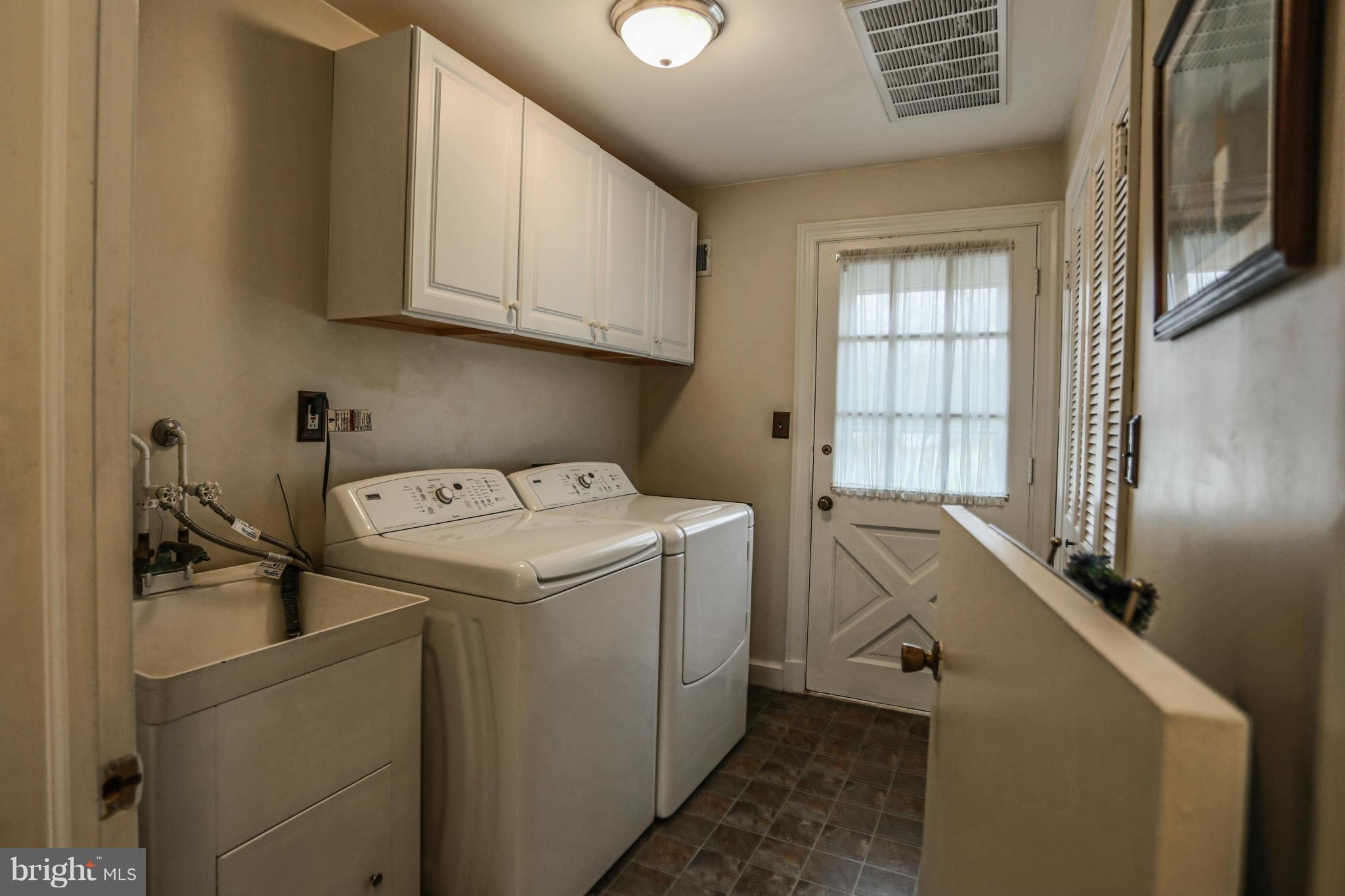15312 Merrifields Court Silver Spring, MD 20906 - Photo 10 of 30 Main level laundry room with door to backyard