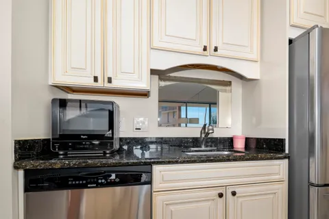$299,000 | 30 Hauoli Street, Unit 202, Wailuku, HI 96793