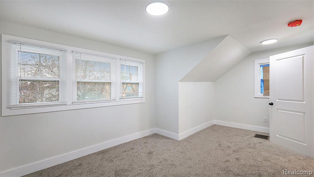 369 West Iroquois Road Pontiac, MI 48341 - Photo 19 of 23 Gallery Image 19