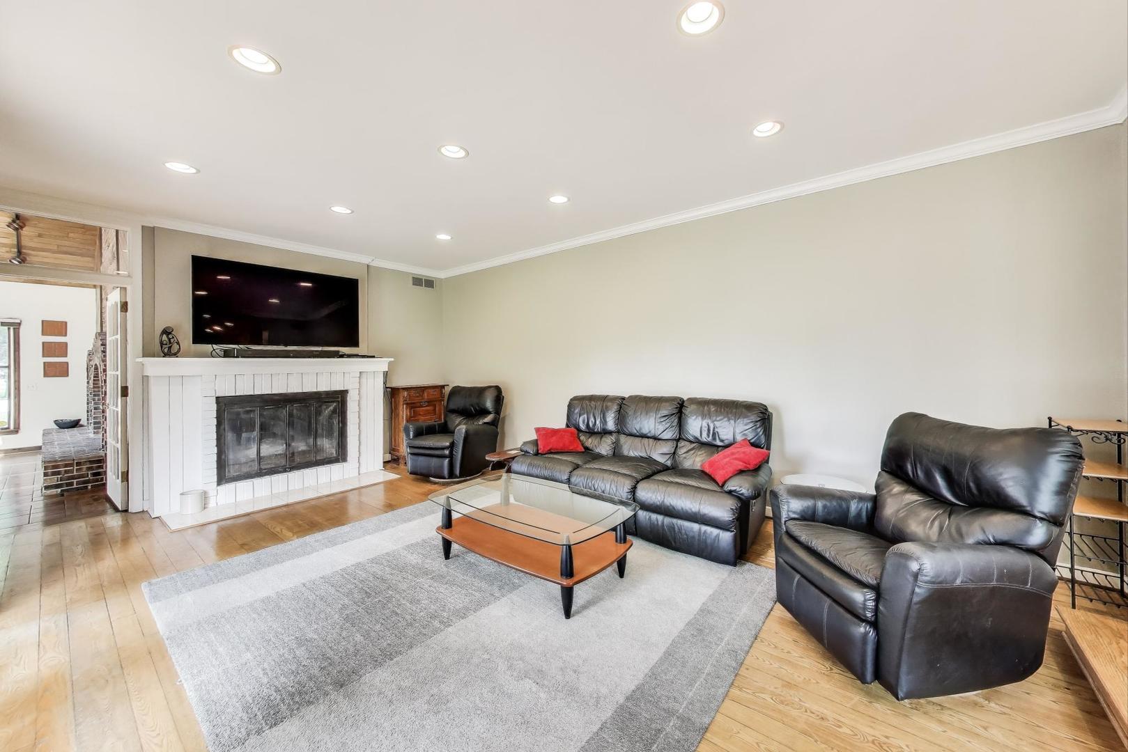 25839 West Sunset Road Barrington, IL 60010 - Photo 16 of 54 a living room with furniture and a flat screen tv