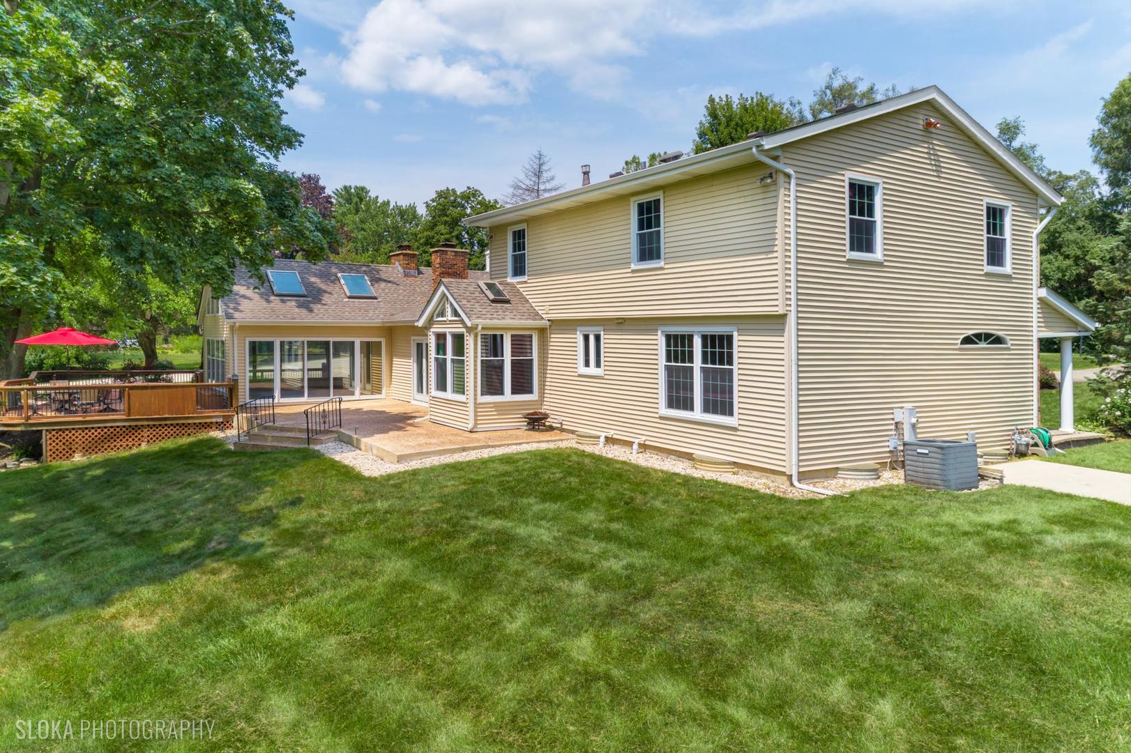 25839 West Sunset Road Barrington, IL 60010 - Photo 33 of 54 a view of a yard in front of house