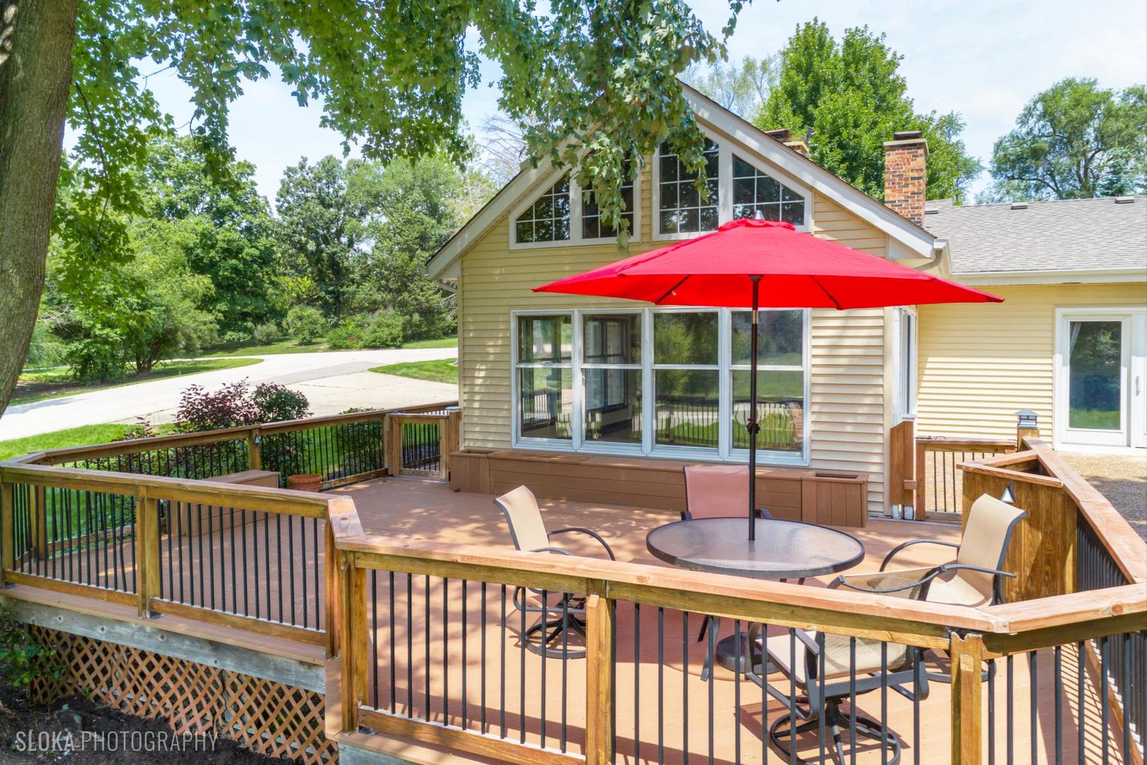 25839 West Sunset Road Barrington, IL 60010 - Photo 35 of 54 a view of a patio on the roof deck