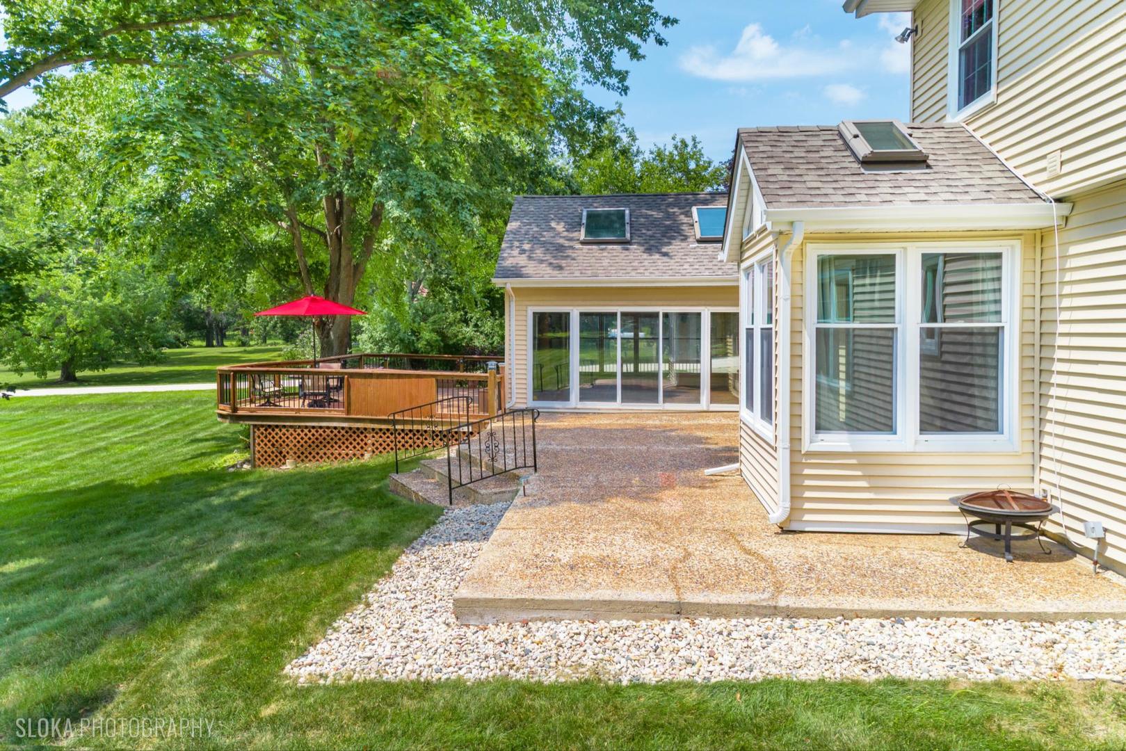 25839 West Sunset Road Barrington, IL 60010 - Photo 41 of 54 a house view with a garden space