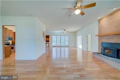 405 River Road Chestertown, MD 21620 - Photo 14 of 23 Living Room