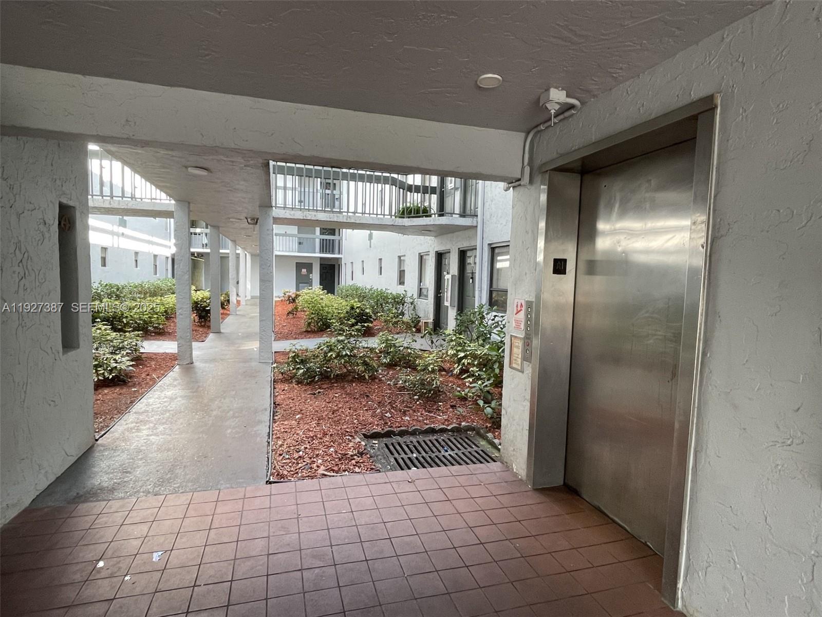 1720 North Congress Avenue, Unit 310 West Palm Beach, FL 33401 - Photo 2 of 18