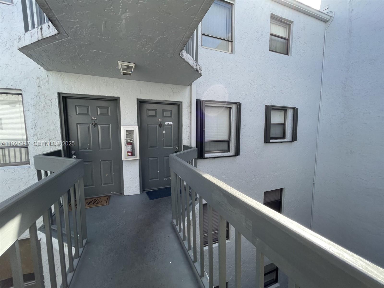 1720 North Congress Avenue, Unit 310 West Palm Beach, FL 33401 - Photo 4 of 18 a view of livingroom with furniture
