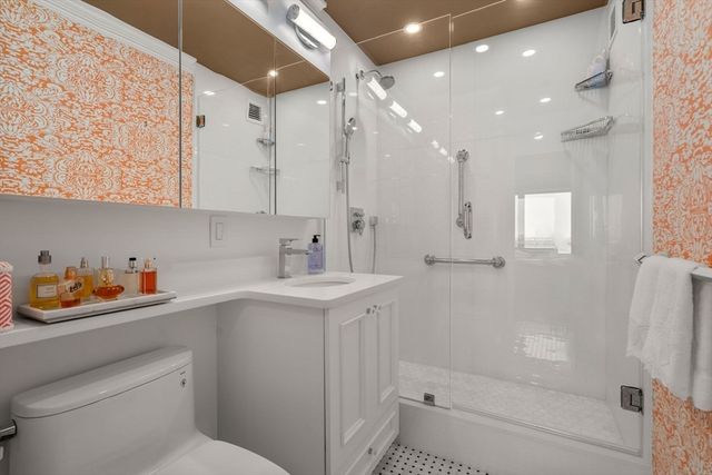 $1,330,000 | 85 East India Row, Unit 18B, Boston, MA 02110