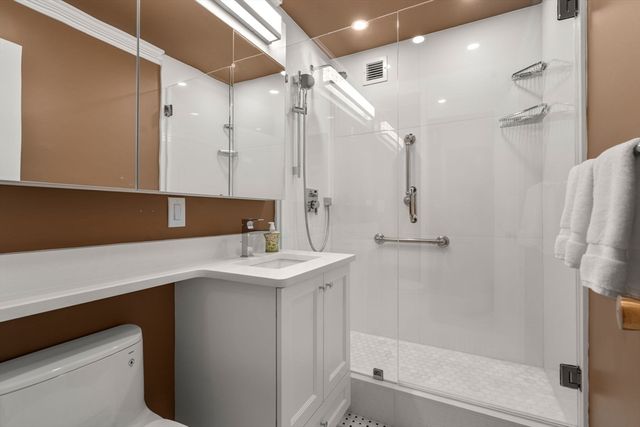 $1,330,000 | 85 East India Row, Unit 18B, Boston, MA 02110