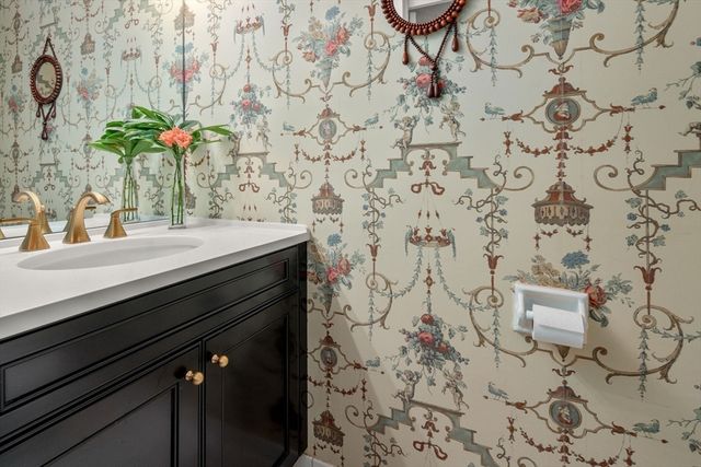 $1,330,000 | 85 East India Row, Unit 18B, Boston, MA 02110