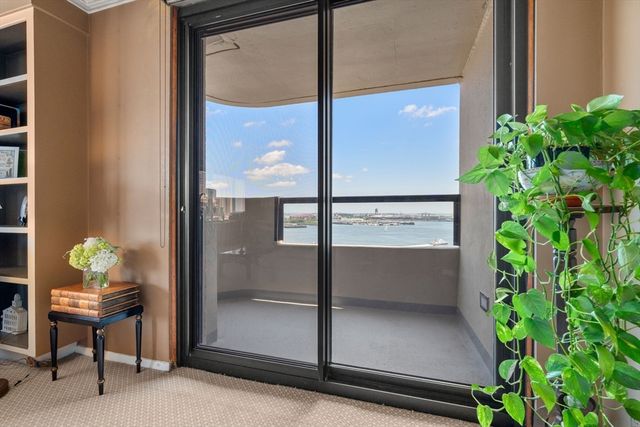 $1,330,000 | 85 East India Row, Unit 18B, Boston, MA 02110