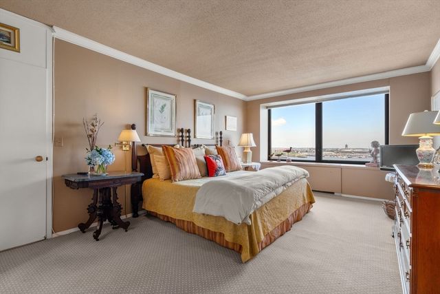 $1,330,000 | 85 East India Row, Unit 18B, Boston, MA 02110