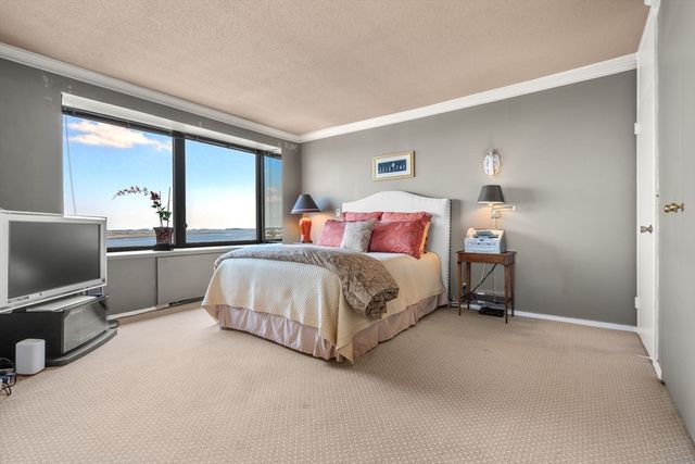 $1,330,000 | 85 East India Row, Unit 18B, Boston, MA 02110