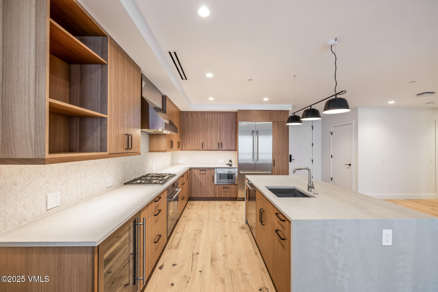 38460 Hwy 6 Avon Co 81620, Unit 427 Avon, CO 81620 - Photo 2 of 33 138A1755_1_1