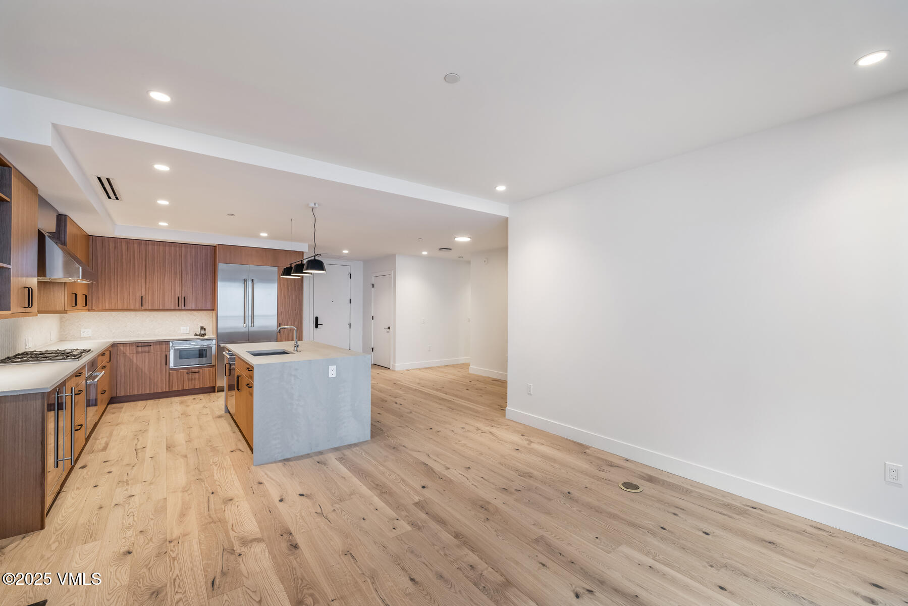 38460 Hwy 6 Avon Co 81620, Unit 427 Avon, CO 81620 - Photo 6 of 33 138A1737_1_1