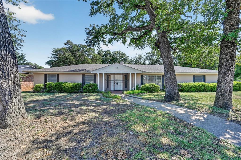 7200 Ellis Road Fort Worth, TX 76112 - Photo 1 of 36