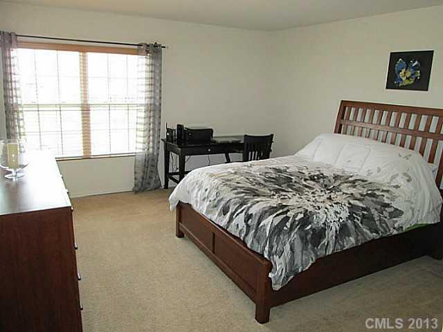 8728 Chalkstone Road Charlotte, NC 28216 - Photo 12 of 16 Gallery Image 12