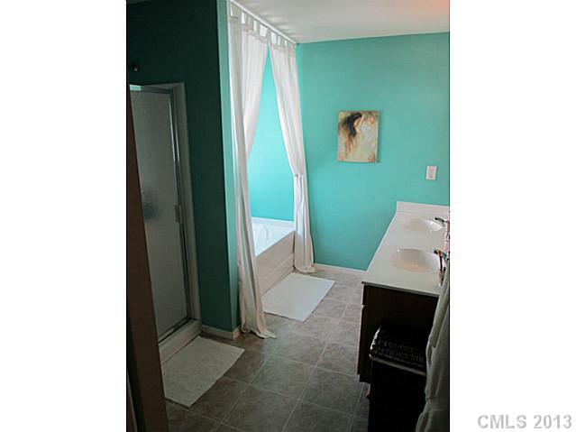 8728 Chalkstone Road Charlotte, NC 28216 - Photo 10 of 16 Gallery Image 10