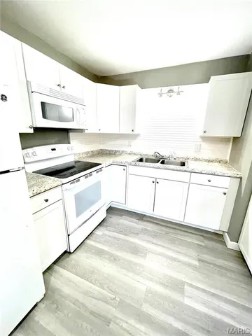 $875 | 919 Mulberry Street, Unit 127, Highland, IL 62249