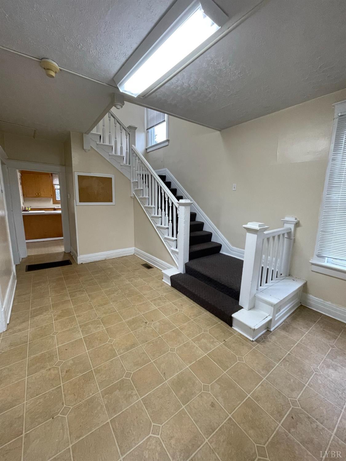 121 Thomas Road Lynchburg, VA 24501 - Photo 5 of 36