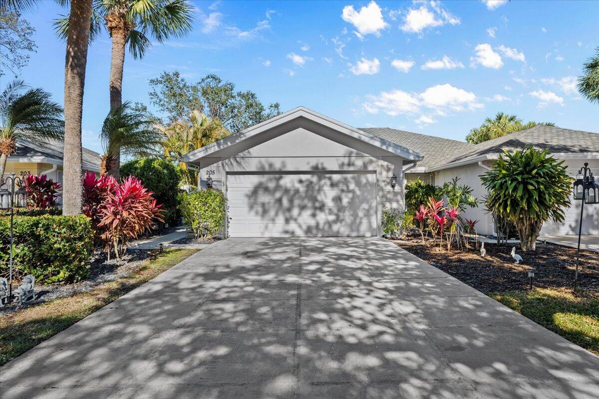 205 Brier Circle Jupiter, FL 33458 - Photo 1 of 41 01-LUX_4710