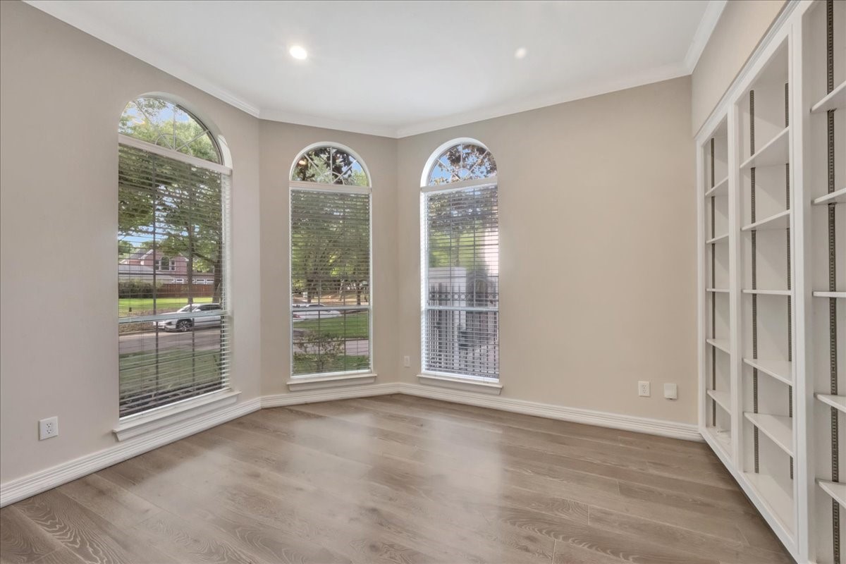 15511 Turtle Oak Court Houston, TX 77059 - Photo 14 of 50 an empty room with windows lake and mountain view
