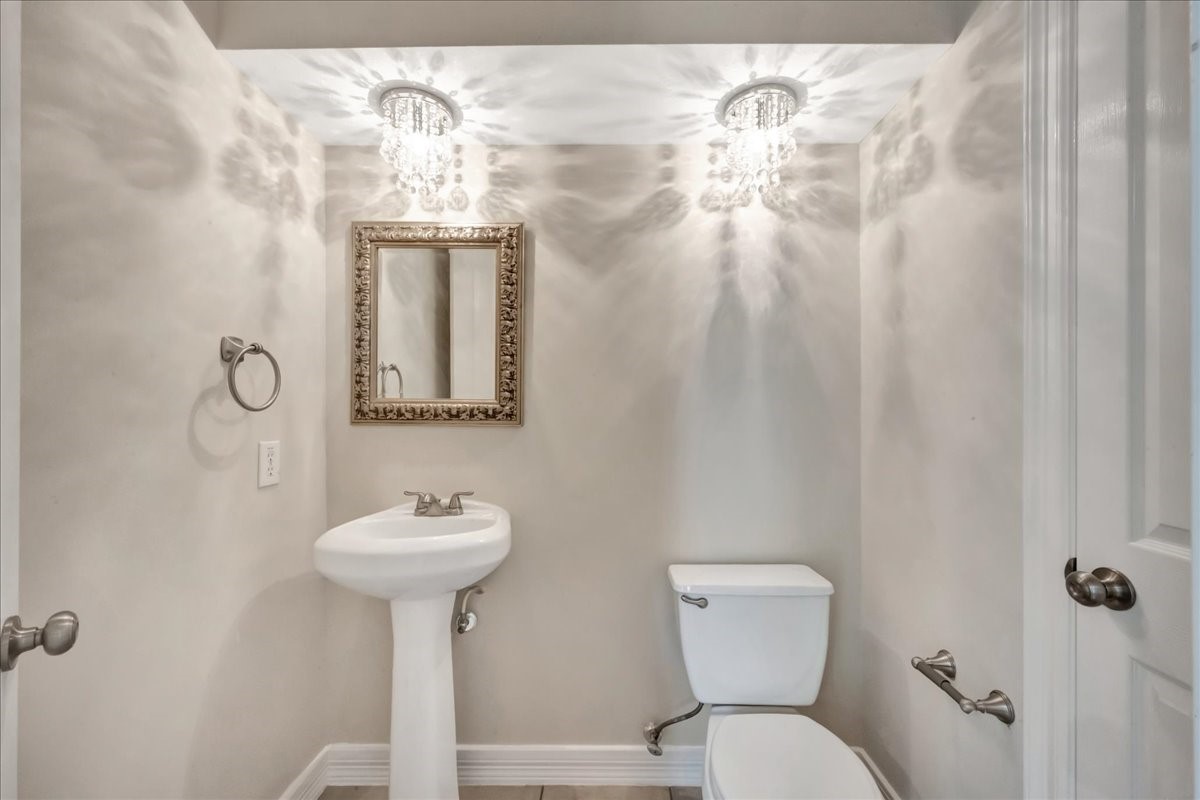 15511 Turtle Oak Court Houston, TX 77059 - Photo 16 of 50 a bathroom with a sink a toilet and a mirror