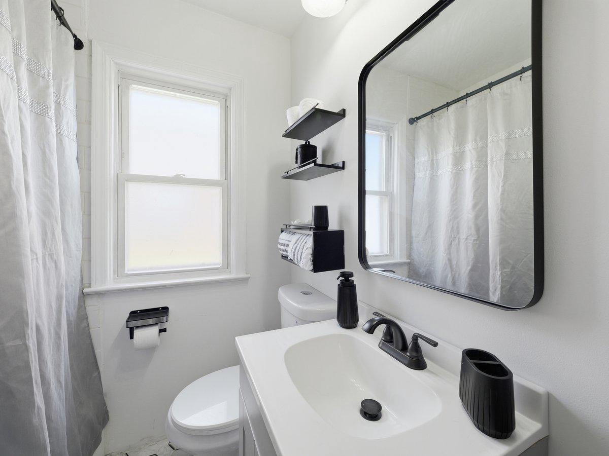 16808 Tammany Manor Road Williamsport, MD 21795 - Photo 16 of 41 Main level bathroom