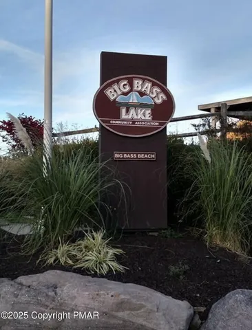 a view of a pathway of a building