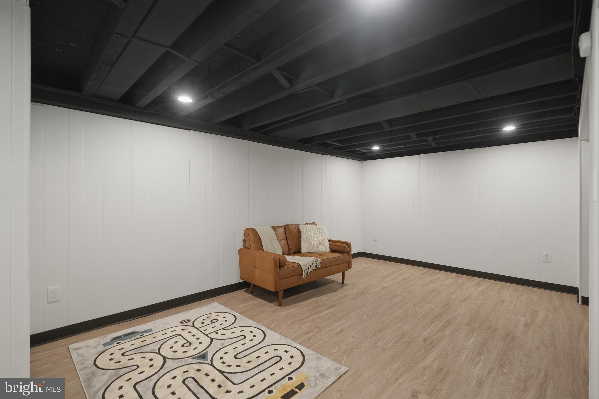 800 Pleasant Hill Road Wallingford, PA 19086 - Photo 32 of 34 a room with furniture and a wooden floor