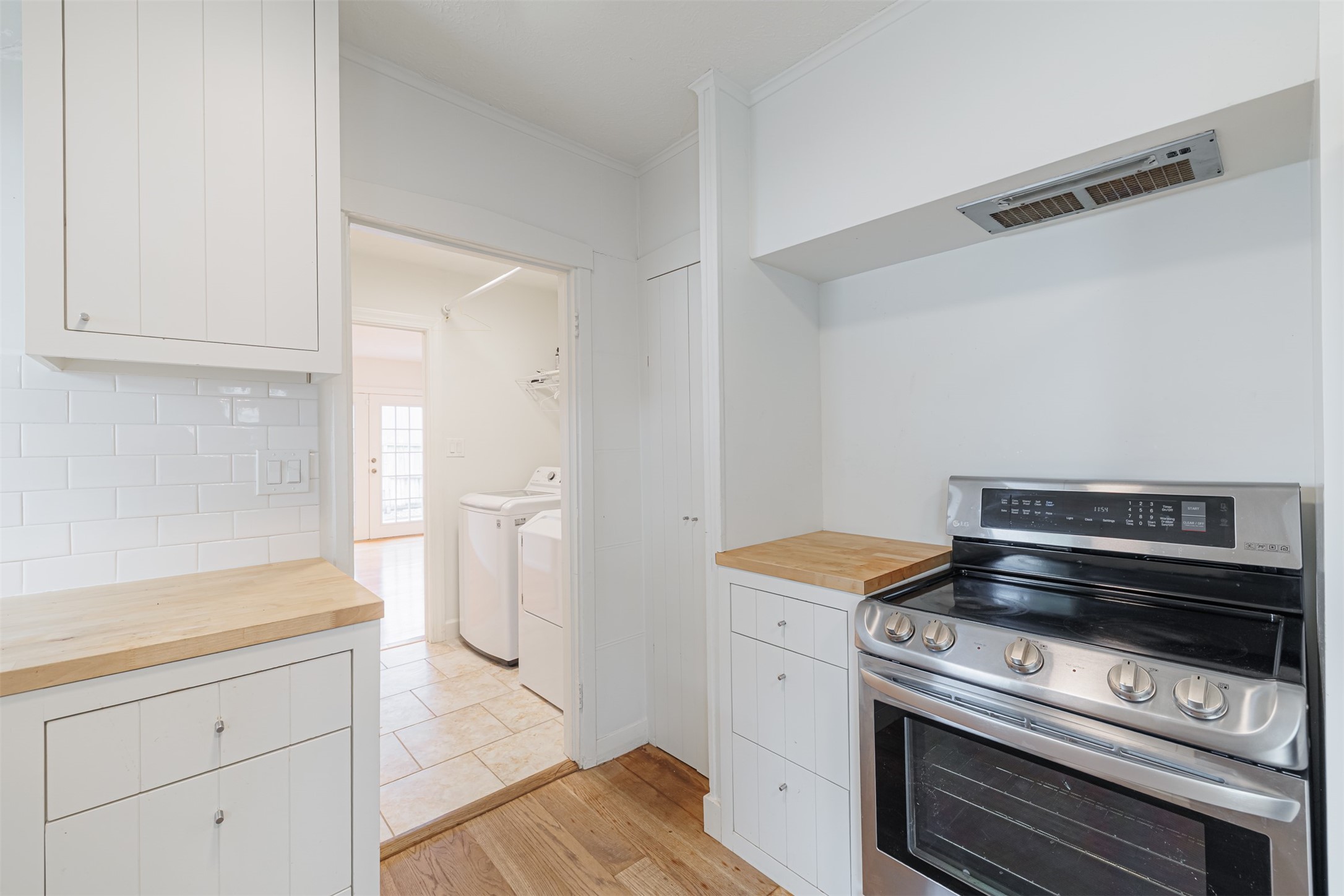 2438 Albans Road Houston, TX 77005 - Photo 16 of 35 Another view of the kitchen looking towards the laundry room.