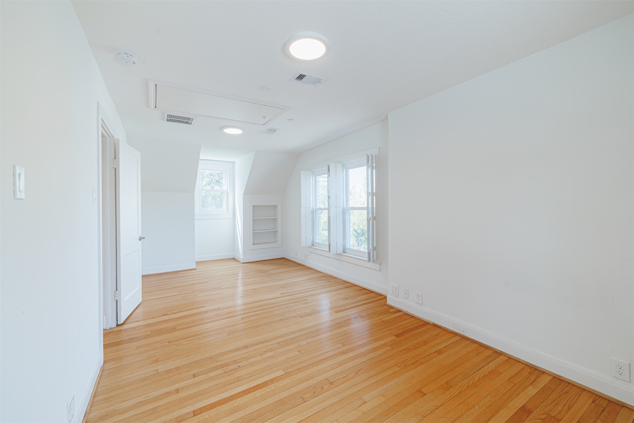2438 Albans Road Houston, TX 77005 - Photo 24 of 35 Bedroom #2 located upstairs.