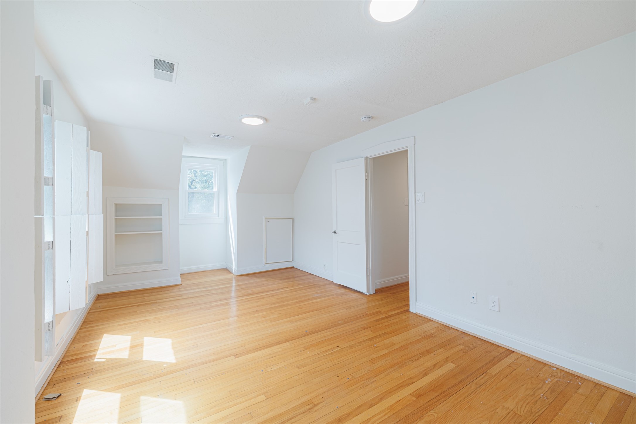 2438 Albans Road Houston, TX 77005 - Photo 27 of 35 Bedroom #3 located upstairs