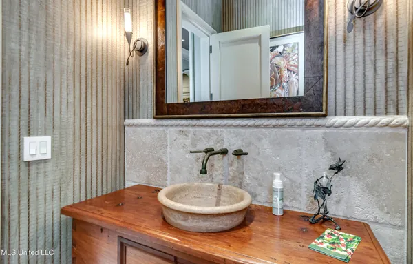 $2,150,000 | 20 Waterstone Place, Jackson, MS 39211