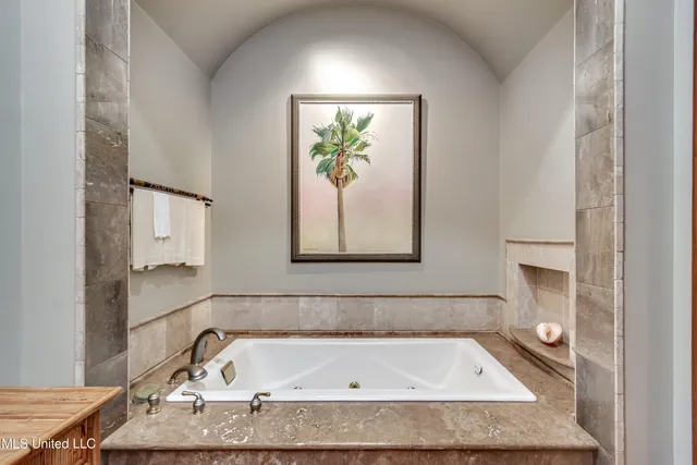 $2,150,000 | 20 Waterstone Place, Jackson, MS 39211