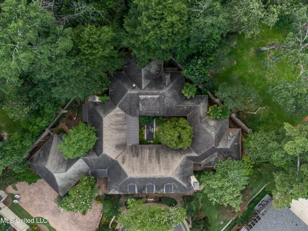 $2,150,000 | 20 Waterstone Place, Jackson, MS 39211