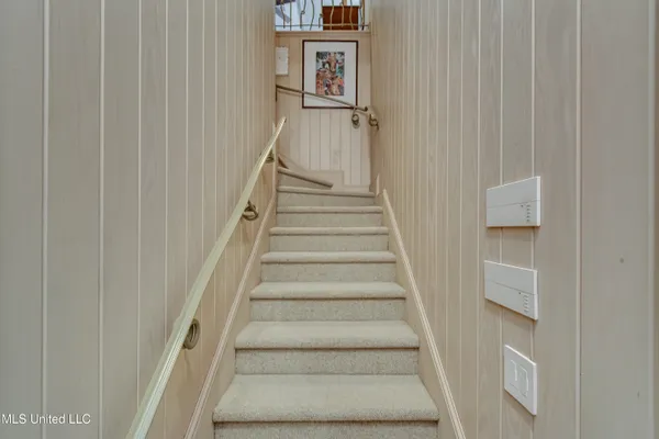 $2,150,000 | 20 Waterstone Place, Jackson, MS 39211