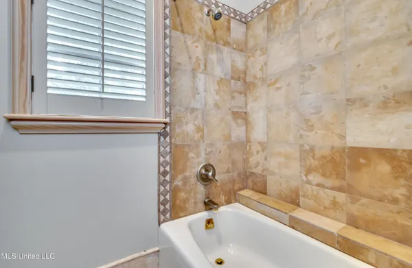 $2,150,000 | 20 Waterstone Place, Jackson, MS 39211