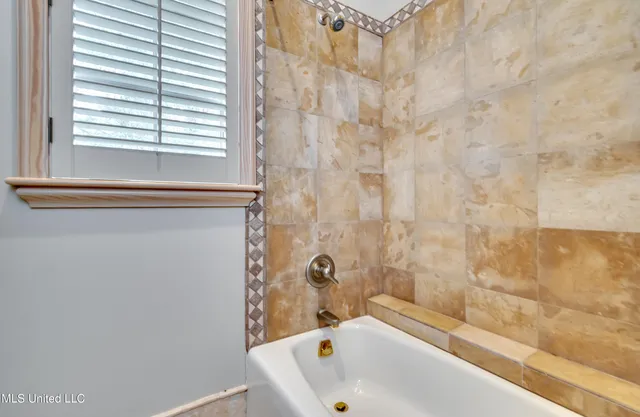 $2,150,000 | 20 Waterstone Place, Jackson, MS 39211