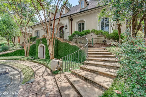 $2,150,000 | 20 Waterstone Place, Jackson, MS 39211